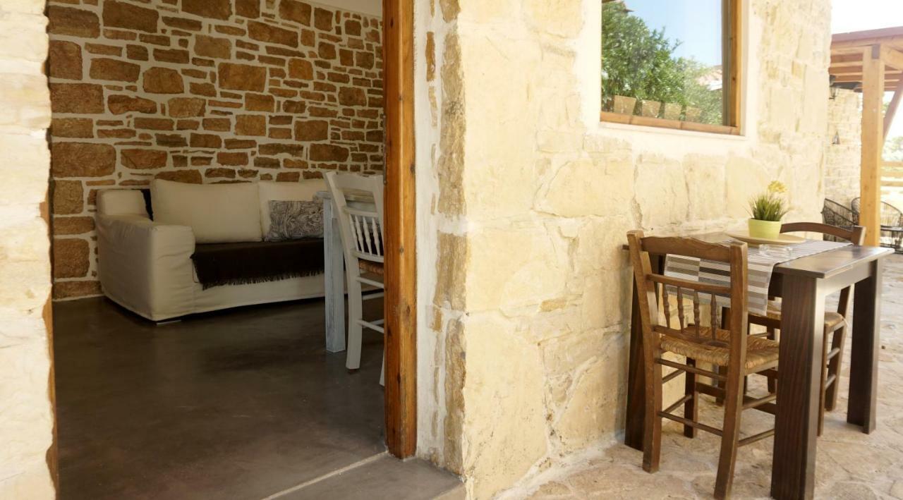Studio Panagiota - Oasis Holiday Houses Kokkinos Pyrgos Eksteriør bilde